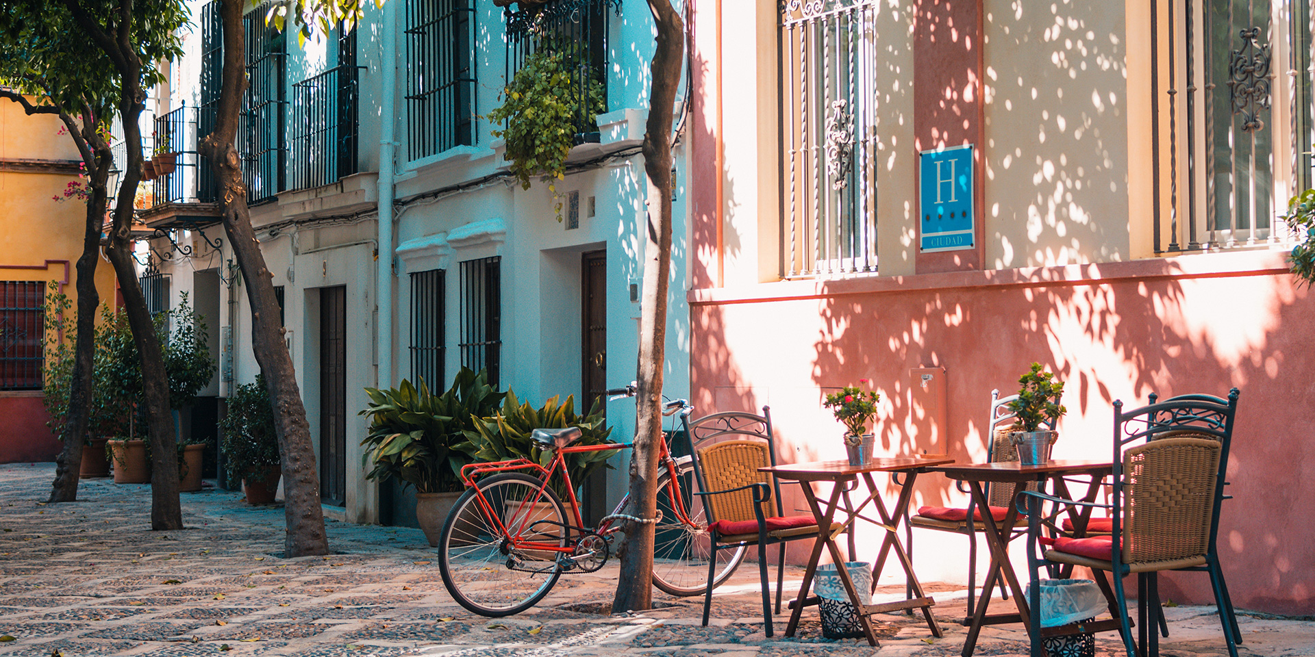 Vacanță boutique - photo by Johan Mouchet on Unsplash